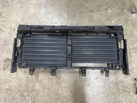 84652495 Chevrolet 2019-2023 Chevy Silverado 1500 Front Radiator Air Shutter Oem Note
