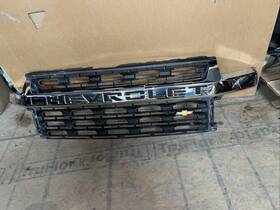 84670281 Chevrolet 2020-2023 Bright Chrome Front Grille Oem