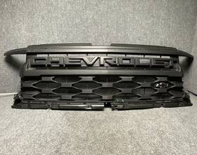 84692656 Chevrolet 2022-2023 Silverado 1500 Front Upper Center Bumper Grille