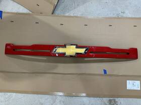 84914608 Chevrolet Chevy Silverado 2500 3500 Hd Red Front Grill Trim Bezel 2500hd 3500hd