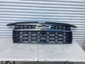 118175914 Chevrolet 85642132. 2022-2024 Silverado 1500 Zr2 Grille With Camera Oem Used