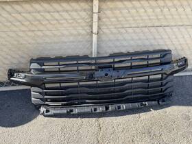 86533018 Chevrolet 2024-2025 Silverado 2500 3500 Front Grille Oem No Shipping