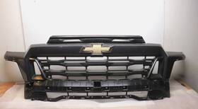86813195 Chevrolet 2023 Gm Chevy Colorado Lt Front Black Bumper Grille Oem