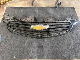 92258412 Chevrolet 92252460 Oem 2014 - 2015 Chevy Ss Caprice Sedan Front Bumper Grille