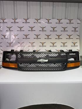 Gm1200535 Chevrolet 2003-2018 Express Van Front Grille And Lights Used