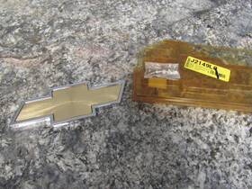 2285987 Chevrolet J2149 Front Or Back Grill Gold Metal Bowtie Emblem J214970