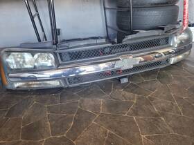 104-00657 Chevrolet Truck Grille Ss Lower In Bumper Center And Headlights Fits 06-09 Trailblazer