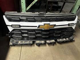104-12777b Chevrolet Truck Grille Lt Painted Center Bar Fits 21-22 Colorado 1949450