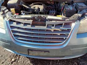 104-02042a Chrysler Grille With Chrome Horizontal Bars Fits 08-10 Town And Country 7916363
