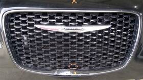 104-02476 Chrysler Grille Upper Surround With Platinum Mesh Fits 13-14 300 464618