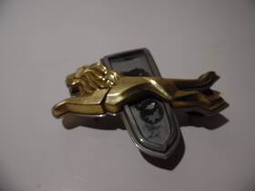 1903883 Chrysler Vintage New Yorker Lion Grille Emblem 193883