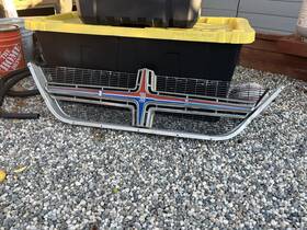 2417749 Chrysler 1964 300 Grille