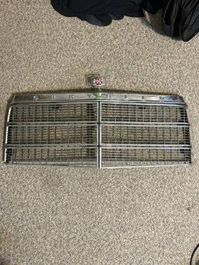 3691208 Chrysler 1974/1975 New Yorker Grille Assembly