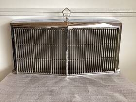 Chrysler 4103621 1983-87 Fifth Avenue Front Grille And Ornament Southern Part Nice Chrome