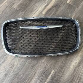 5sw19trmae Chrysler 300 Upper Grille Grill Honeycomb Oem 2015 - 2021