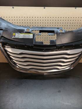 68082050ad Chrysler 11-14 200 Front Grille Upper Chrome Surround Argent