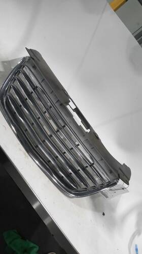 68102305ae Chrysler Used Upper Grille Fits 2013 200 Chrome Surround Black Grad