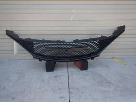 Fc00am57784 Chrysler 2017 To 2019 Pacifica Front Bumper Grill Grille Molding Oem