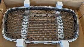 5sw16lauae Chrysler Oem 300 2015-2019 Used-honeycomb Grille Grill