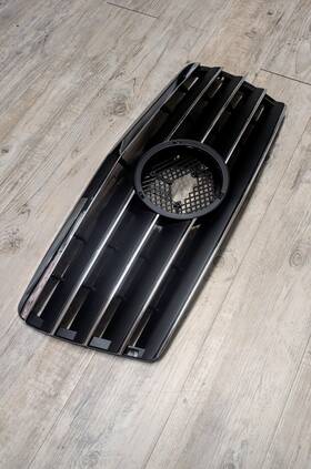 Crazythegod 700621113645 W124 1993-1996 Facelifted Grille/grill 5fin Black/chrome For Mercedes-benz