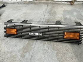 Ta-ds717 Datsun 1980 1981 1982 210 Sedan Grille With Turn Signal Lights. Used Ad# 9507