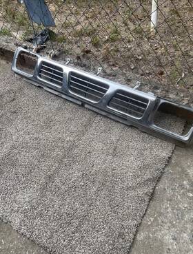 6231055g10 Diy Solutions D21 Pre-owned Grille Grill And Chrome End For 1993-1997 Nissan Pickup Hardbody