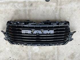 104.ch8r25 Dodge 2025 Ram 1500 Front Grille Laramie Black Opt Mfs With Camera