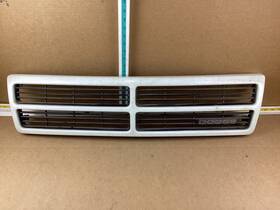 4576735 Dodge 1991-1995 Caravan Front Bumper Grille Oem