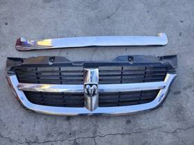 9068800585 Dodge 9068800105 2007 2008 2009 Sprinter 2500 3500 Grille Trim Oem Used
