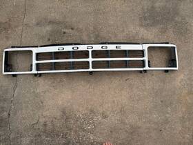 55026467 Dodge Truck Dakota Sport Grill And Headlight