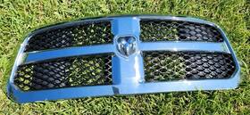 68197705ab Dodge Trucks 2020 Ram 1500 Classic Front Honeycomb Grille Grill Chrome Factrory Cracked Parts