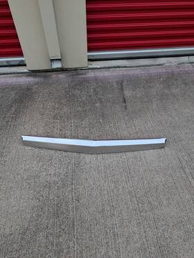 1009-0112-02 E&g Classics 02-06 Cadillac Escalade Hood Chrome Molding Trim Upper Grille Grill