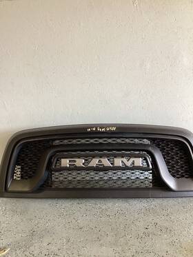 5qx161x8aa Factory/oem Dodge Ram 2500 Grille Rebel Used