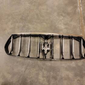 670048789 Factory/oem 2017-2024 Used Maserati Levante Front Bumper Grille Chrome Black New