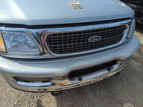104-01575h Ford 1997-1998 Expedition Front Grille Bumper Not Included V0s6s