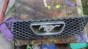 6r3z8200ba Ford 1999 To 2004 Mustang Upper Front Grille Oem