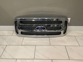 9589630 Ford Grille Assembly For 2005-07 F-250 F-350 Super Duty Chrome Shell/gray Insert
