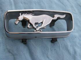 C6zb-8a224-a Ford C6zb-8 A224-a 66171 Mustang Original 1966 Grill Emblem Horse And Corral