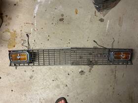 D0db-8150-c Ford 1971-1977 Maverick Front Grille Argent