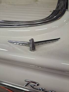 D0sb-8b343-a Ford 1970 Thunderbird D0sb-8b343a Front Header Hood Grille Emblem Ornament Badge