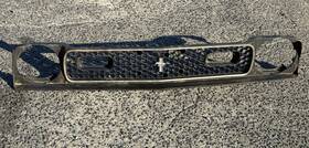 D1zb-8150-a Ford D1zz-8200-d Oem Mustang Front Grille With Emblem 1971-1973