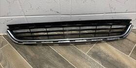 D2bz-17k945-bc Ford Genuine 2014-2019 Fiesta Front Bumper Lower Grille Chrome