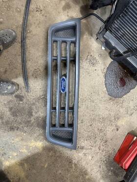 Fo1200429 Ford Front Grille That Fits 2003-07 Econoline Van G1018 G1040