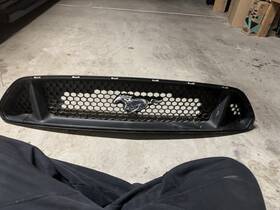 Fr3z-8200-aa Ford Fr3z-8200-a New Oem Genuine Black Mesh Grille 2015-2017 Mustang