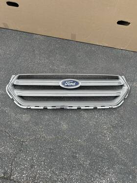 Gj548200bdw Ford 2017-19 Escape Grille Used Oem