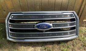 Gl3z8200aa Ford 2016-2017 F150 Limited Grille Used Oem - Shutter Camera Emblem
