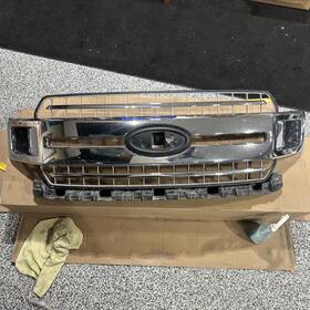 Jl3z-8200-eb Ford 18-20 F-150 Oem Genuine Chrome And Mesh Grille Xlt
