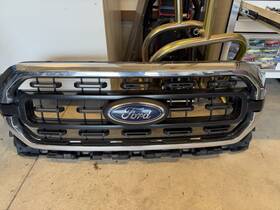 Ml3z-8200-ka Ford 2021-2023 F-150 Stock Chrome Grille Ml3z-8200-ka Ford 2021-2023 F-150 Stock Chrome Grille