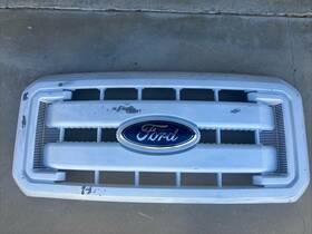 Bc3z-8200-a Ford Oem 2011-2016 F250 F350 F450 F550 Super Duty Grille Used Need Paint See Pics