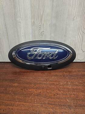 Pc3z-8213-c Ford 23 Thru 25 Super Duty Oem Chrome Black Grille Emblem With Camera